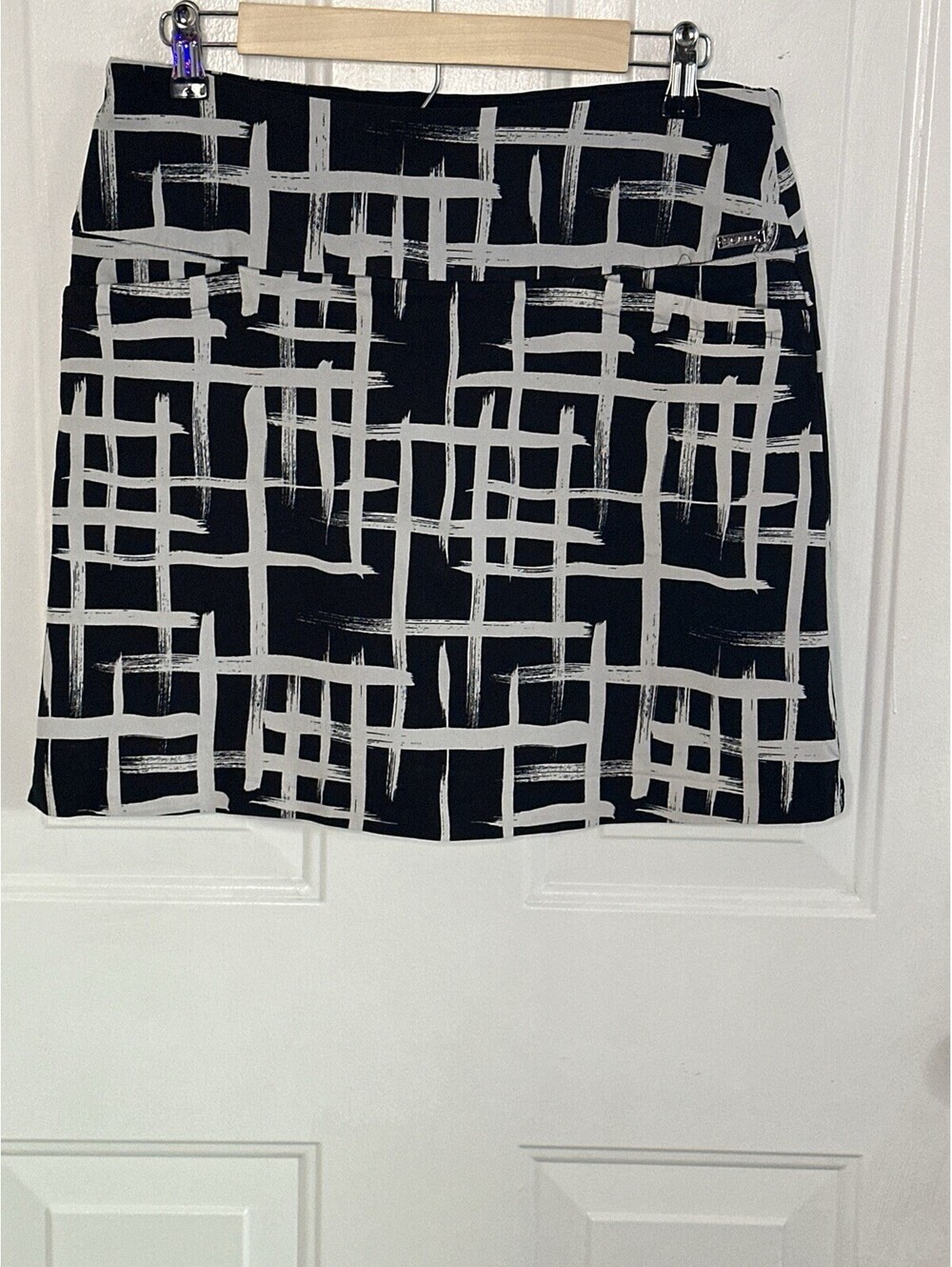 S.C. & Co. Women's Black and White Skort with Geometric Pattern Size Large